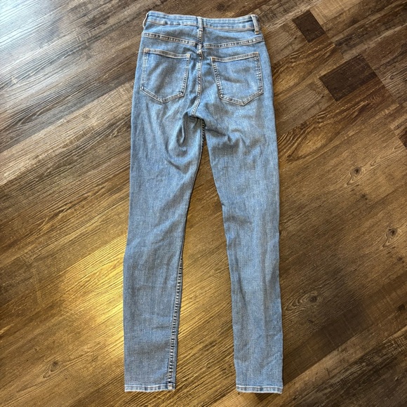 H&M Blue Skinny Jeans with Distressed Details - Picture 2 of 3